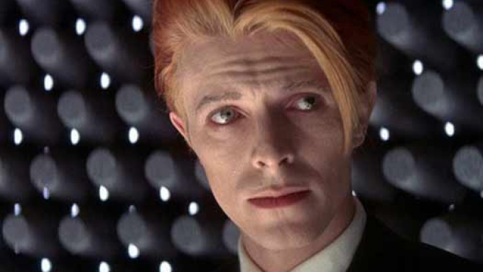 Man-Who-Fell-To-Earth04